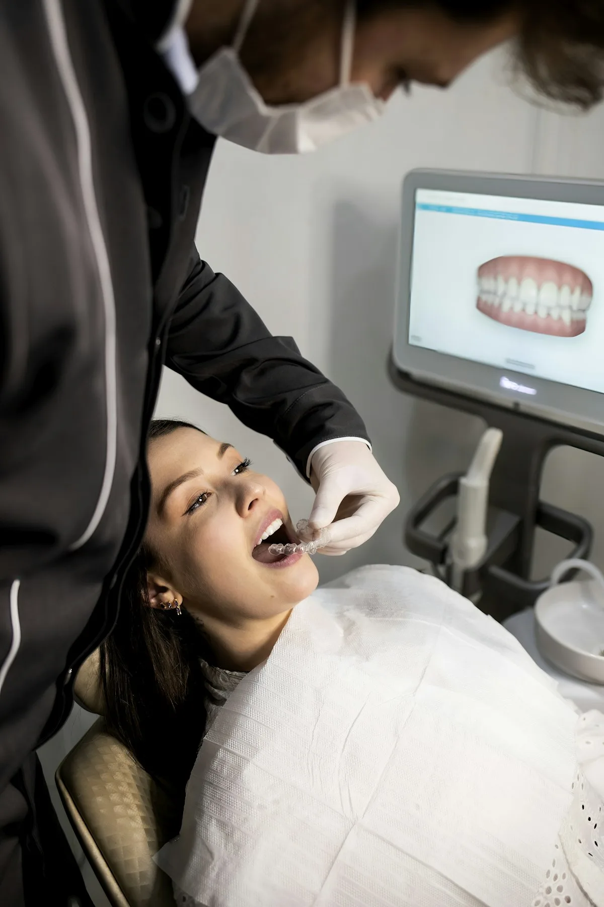 Intraoral scanner in use with the 3D scan on the chairside screen